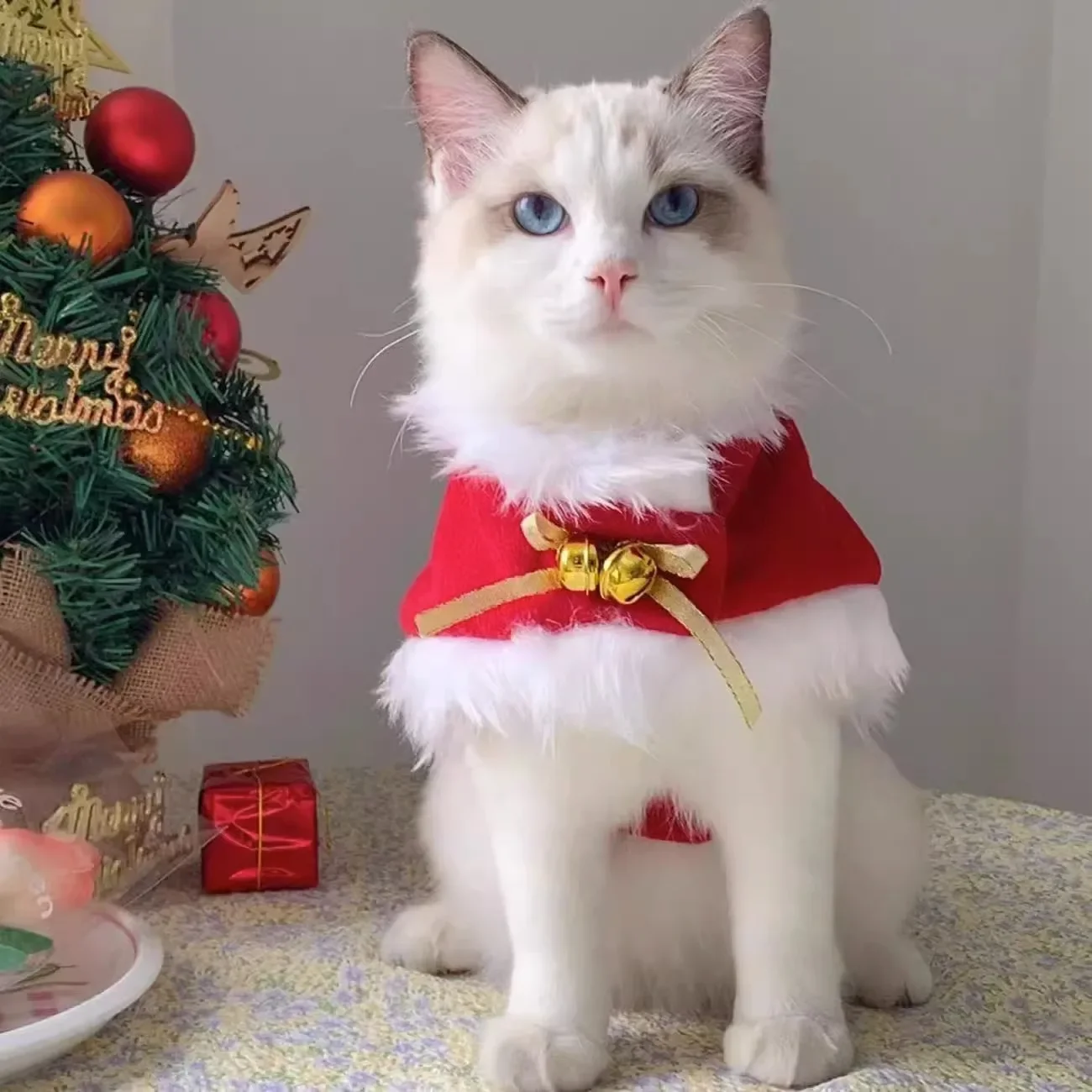 Abrigo de Navidad para mascotas, bonito cuello de felpa, capa para gato de otoño e invierno, traje de Navidad, bufanda con campana para perro, sombrero, capa, ropa para cachorro