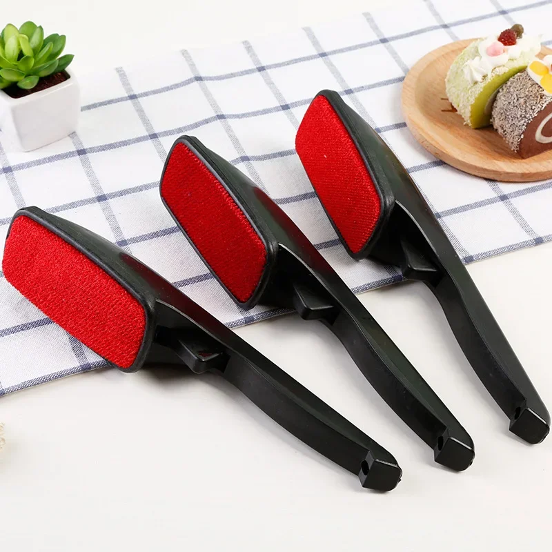 Cepillo estático giratorio para perro, cachorro de pelo de cepillo de fregado, cepillo electrostático creativo para limpieza en seco, el polvo se puede girar