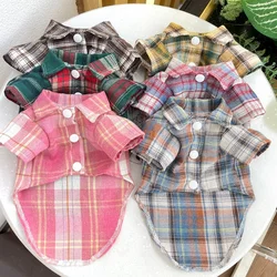 Camisa o chaleco a cuadros transpirable para perros y gatos en otoño