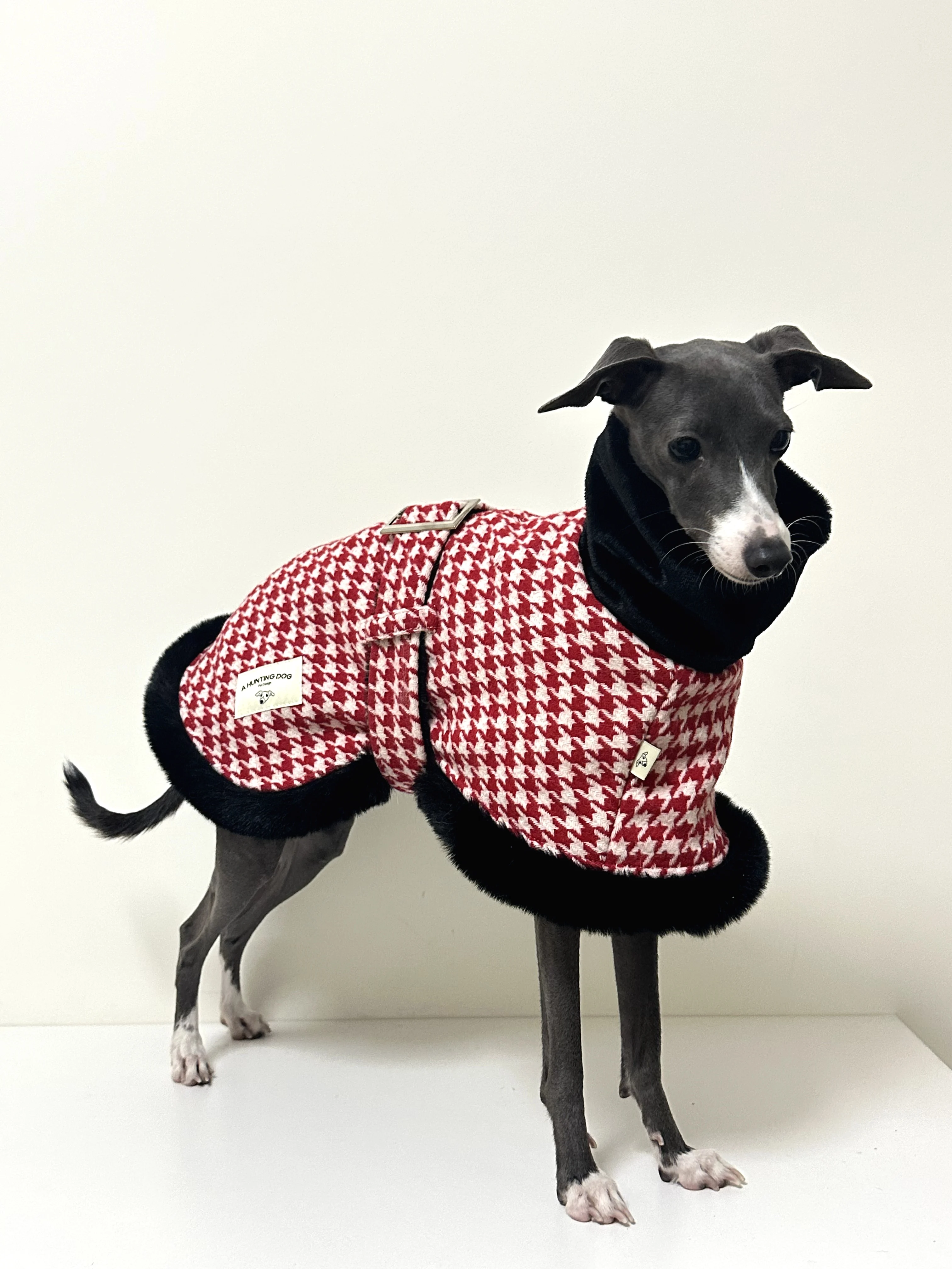 Ropa de lujo para perro Galgo, vestido a cuadros rojo de cuello alto para perros grandes, chaqueta cálida a prueba de viento para perro femenino en invierno, nuevo estilo - imagen 3
