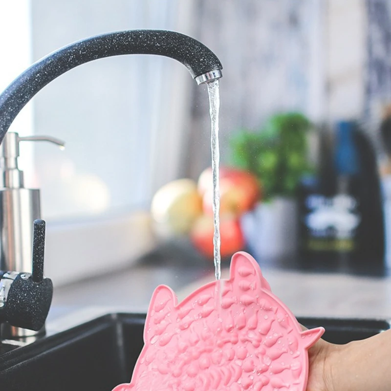 Estera de silicona para lamer para perros y gatos, alimentador lento con base de succión, herramienta portátil de entrenamiento de alimentos para aliviar la ansiedad y alimentación consciente - imagen 4