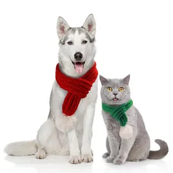 Bufanda de punto navideña con pompón para perros y gatos