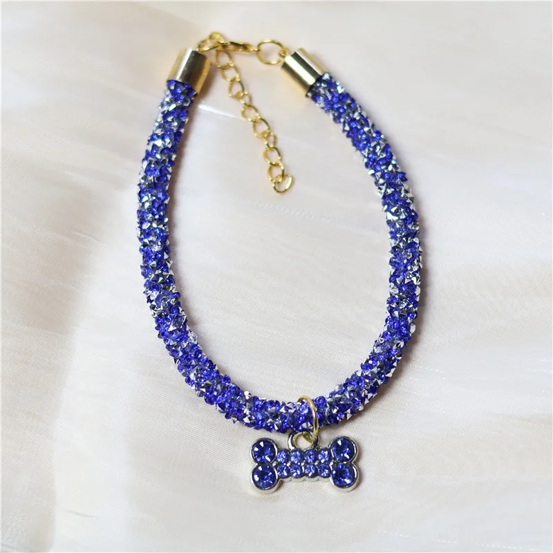 Collar con pedrería para perros - Ajustable con colgante de hueso - imagen 3