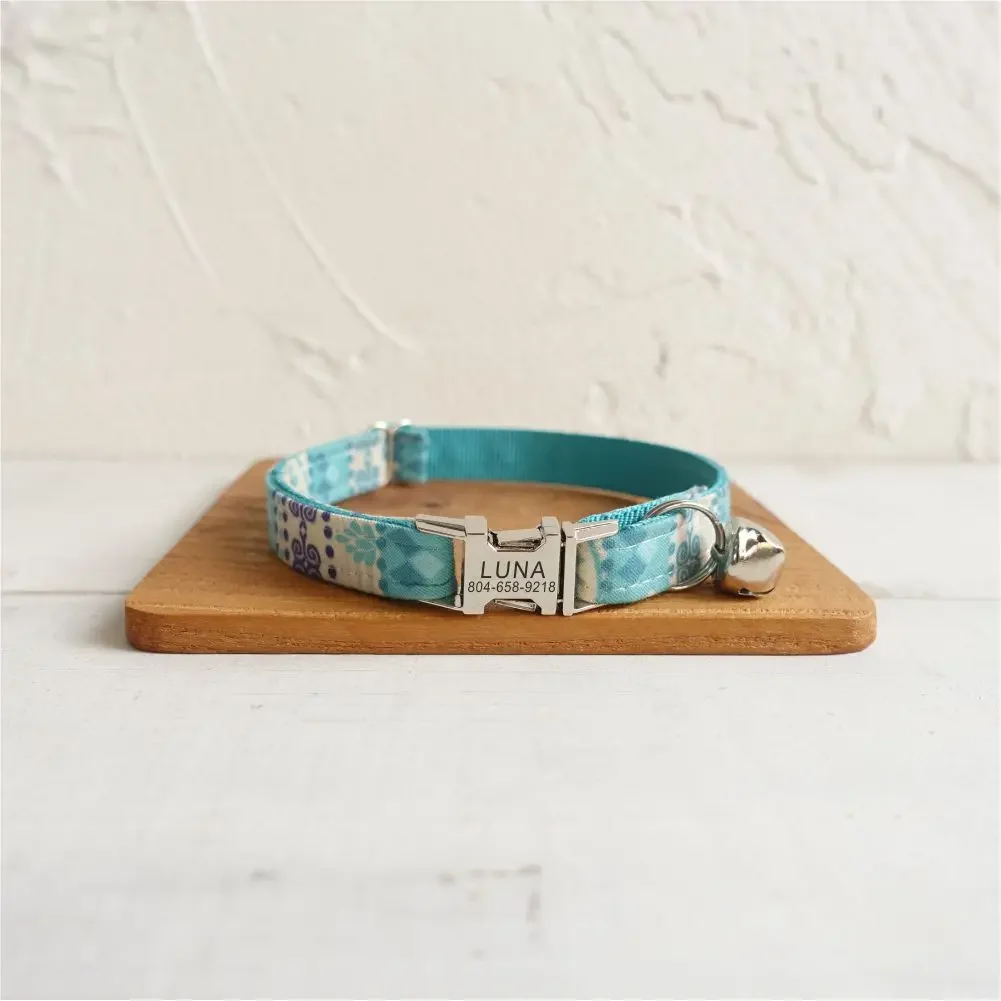 Collar de gato personalizado, nombre de identificación personalizado, contactos, hebilla de metal, collares de gato bohemios azules ajustables con campana
