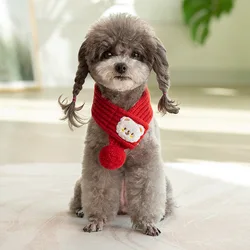 Bufanda polar con pompón para gatos y perros pequeños