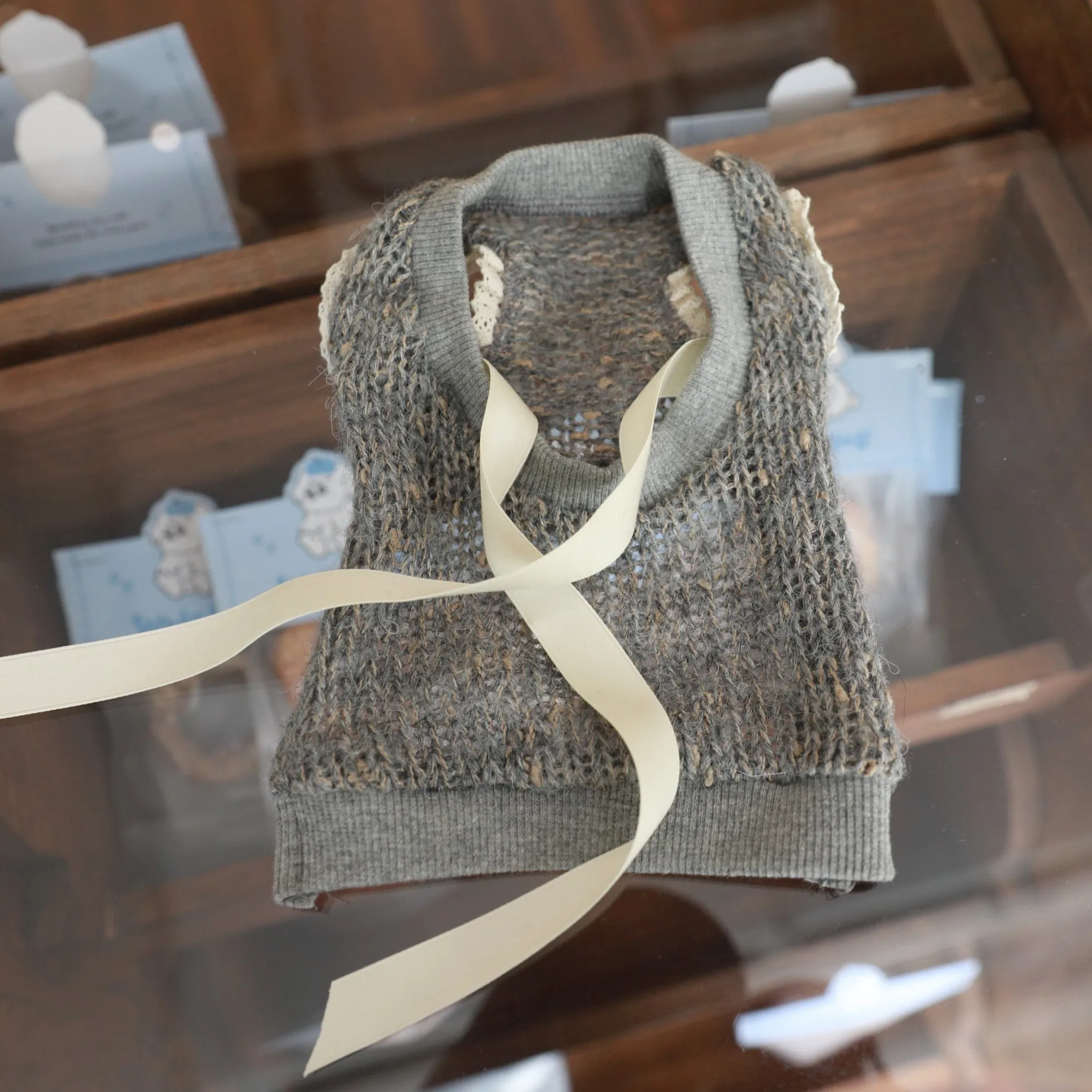 Suéter con lazo gris claro para otoño/invierno para mascotas, camiseta sin mangas para gatos, Teddy Yorkshire, ropa para cachorros, ropa para perros pequeños - imagen 4