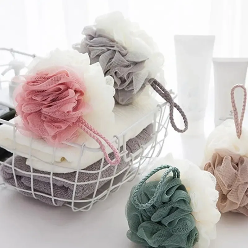 Bola de esponja de baño para mascotas de dos tonos, accesorio interactivo para el cuidado de perros y gatos para limpieza suave, suministro esencial para el baño de mascotas, 1 ud.