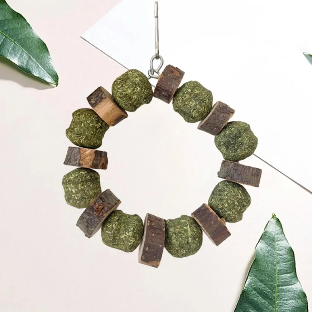 Juguete masticable de conejillo de indias para hámster, Bola de hierba de madera Natural, juguete colgante para masticar, conejo pequeño, conejillo de indias, mascota Gerbil - imagen 5