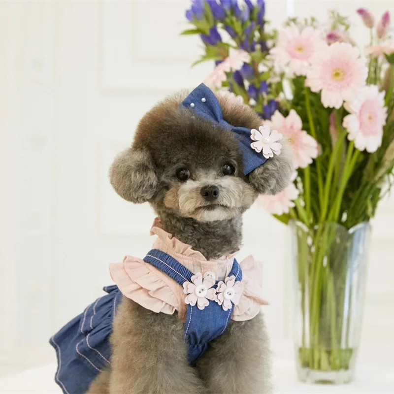Vestido vaquero de primavera para mascotas, bonito chaleco con botones de flores, diadema con lazo para perro, ropa para perros pequeños - imagen 3