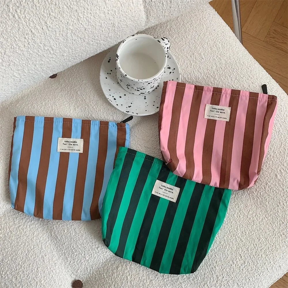 Bolsas de almacenamiento a rayas para mujer, bolsa de cosméticos femenina de gran capacidad, estuche de maquillaje, bolso de mano de lona, Color contrastante