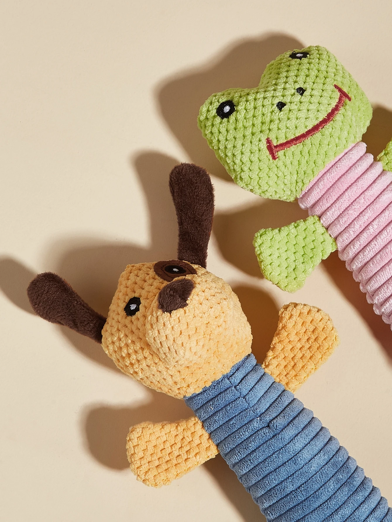 Juguete chirriante para perros activos – Peluche resistente - imagen 4