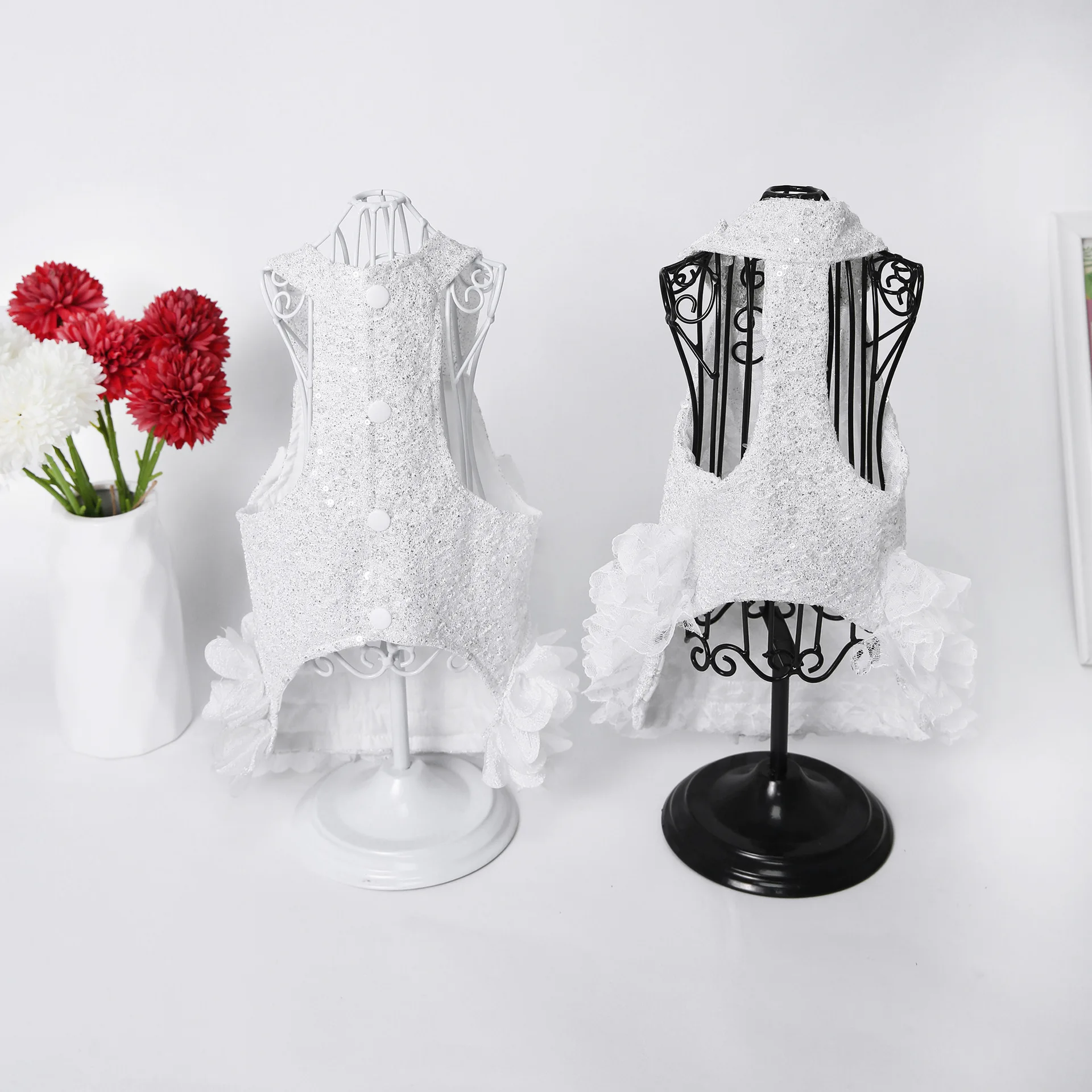 Vestido de novia blanco puro para primavera/verano para mascotas, vestido de princesa para perros, falda con tirantes y lazo, ropa brillante para perros pequeños - imagen 2