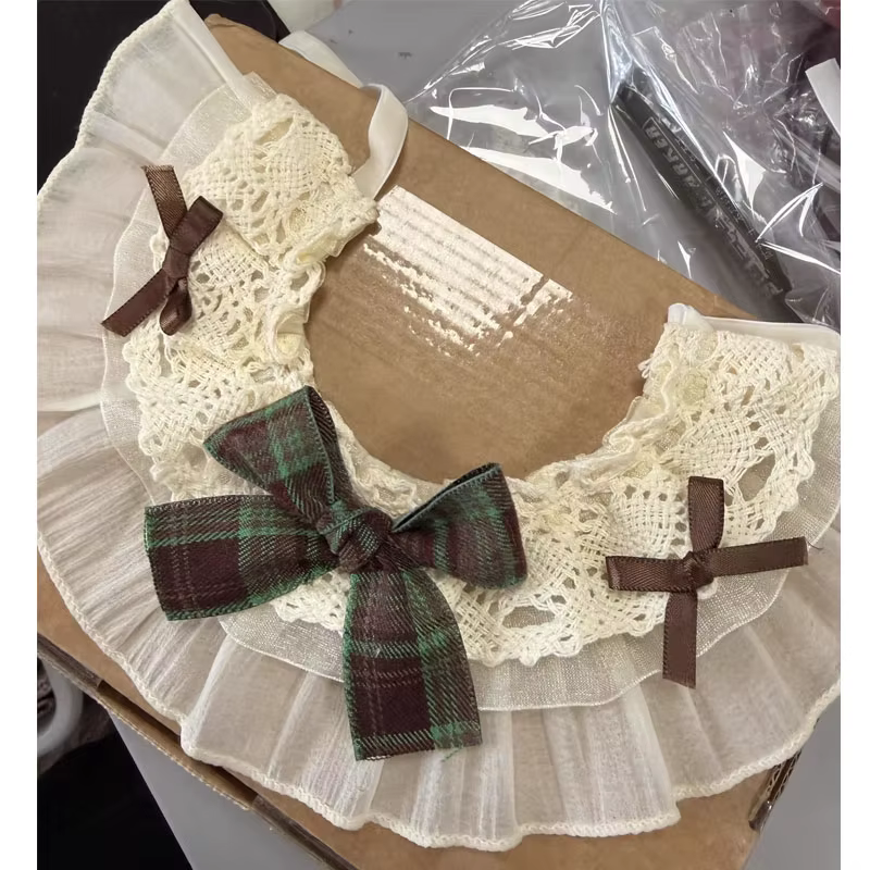 Bandana de encaje para gatos y perros pequeños - ajustable con lazos - imagen 2