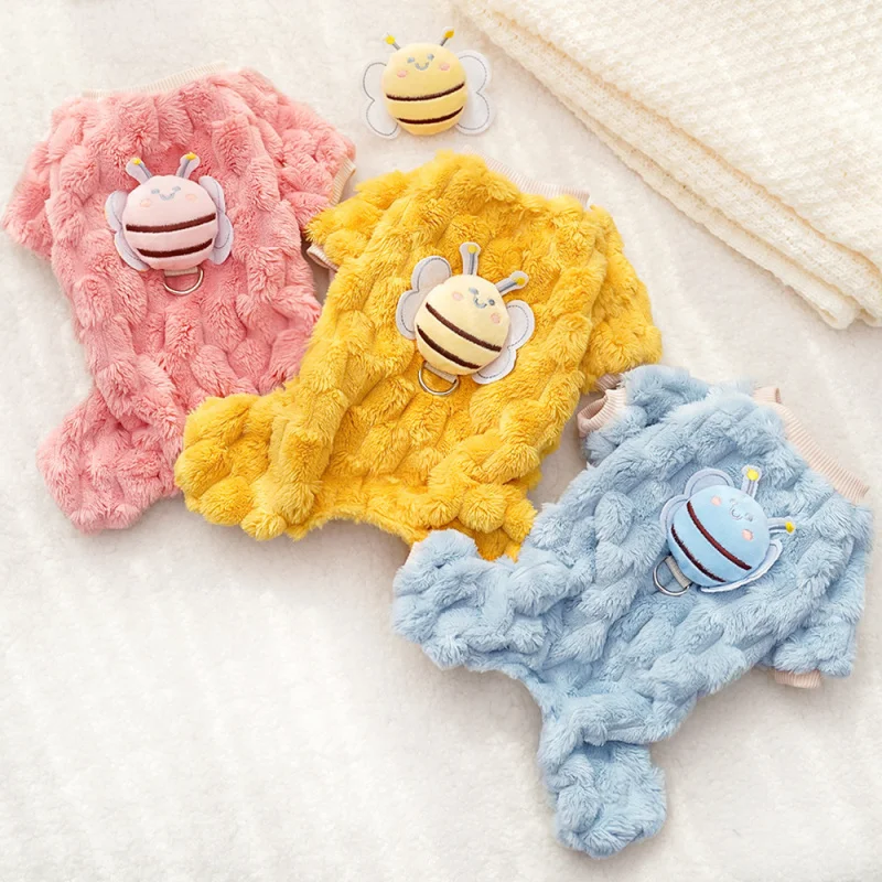 Nueva ropa para mascotas de cuatro patas, ropa de tracción de abeja de felpa para perros y gatos, suministros de peluche cálido y grueso para otoño e invierno