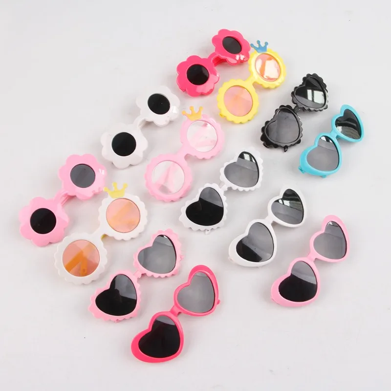 Gafas bonitas para mascotas, Mini gafas de sol con forma de amor para perros y gatos, accesorios para fotos de mascotas, productos de juguete de plástico, suministros de decoración de belleza - imagen 2