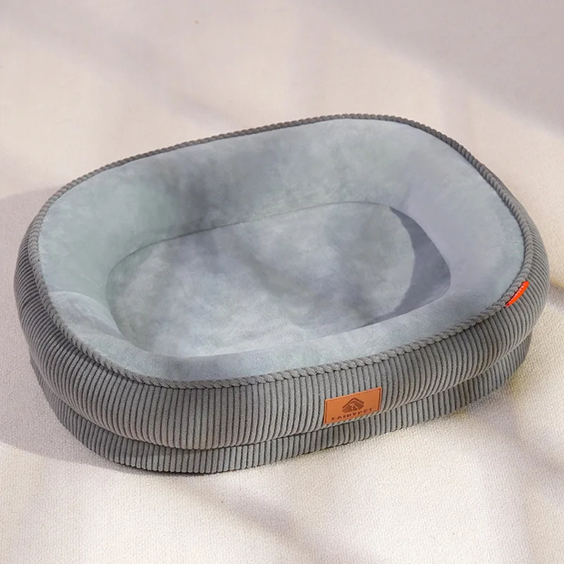 Cama con bordes elevados que sirven de apoyo para perros