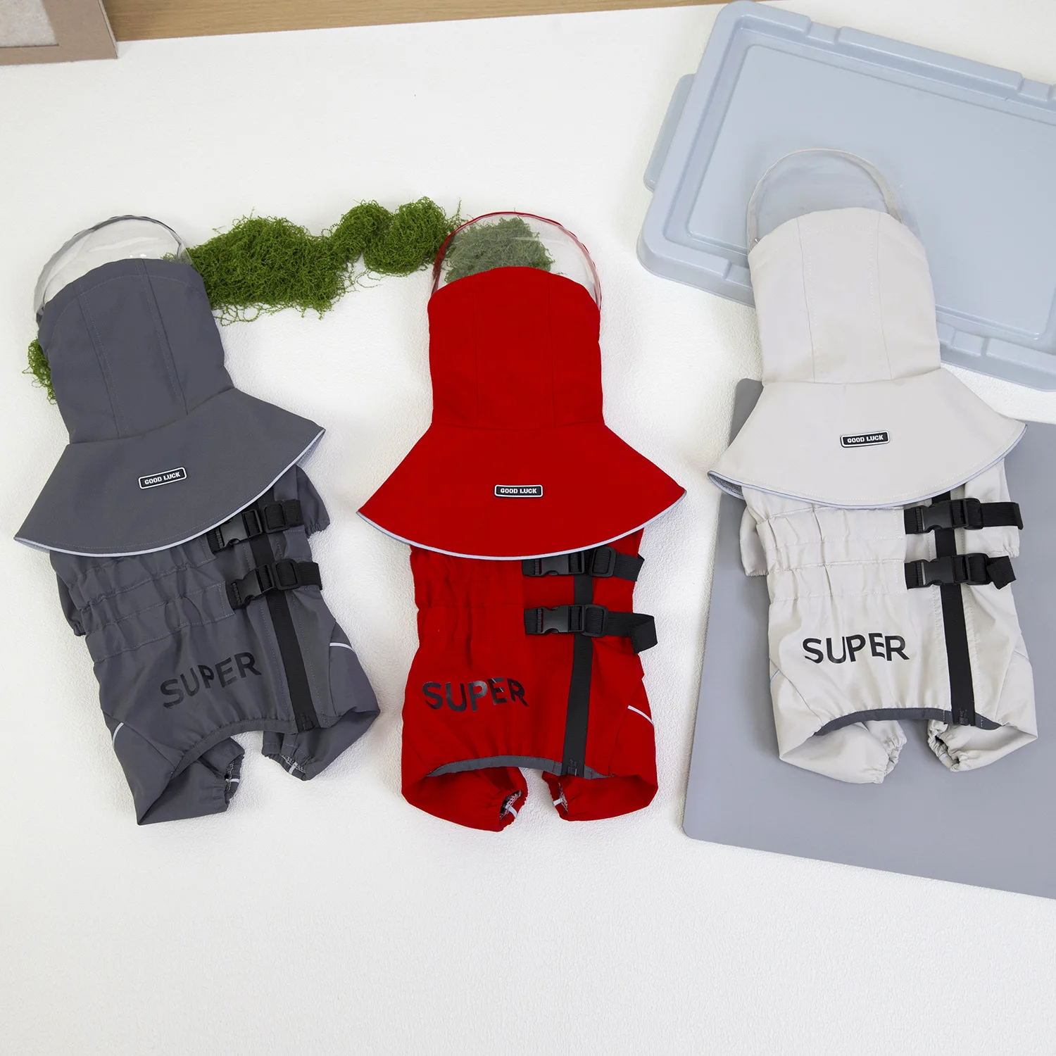 Chubasquero impermeable para perros de cuatro patas, ropa de abrigo impermeable para perros con capucha desmontable, tiras reflectantes para seguridad nocturna, protección de cuerpo completo