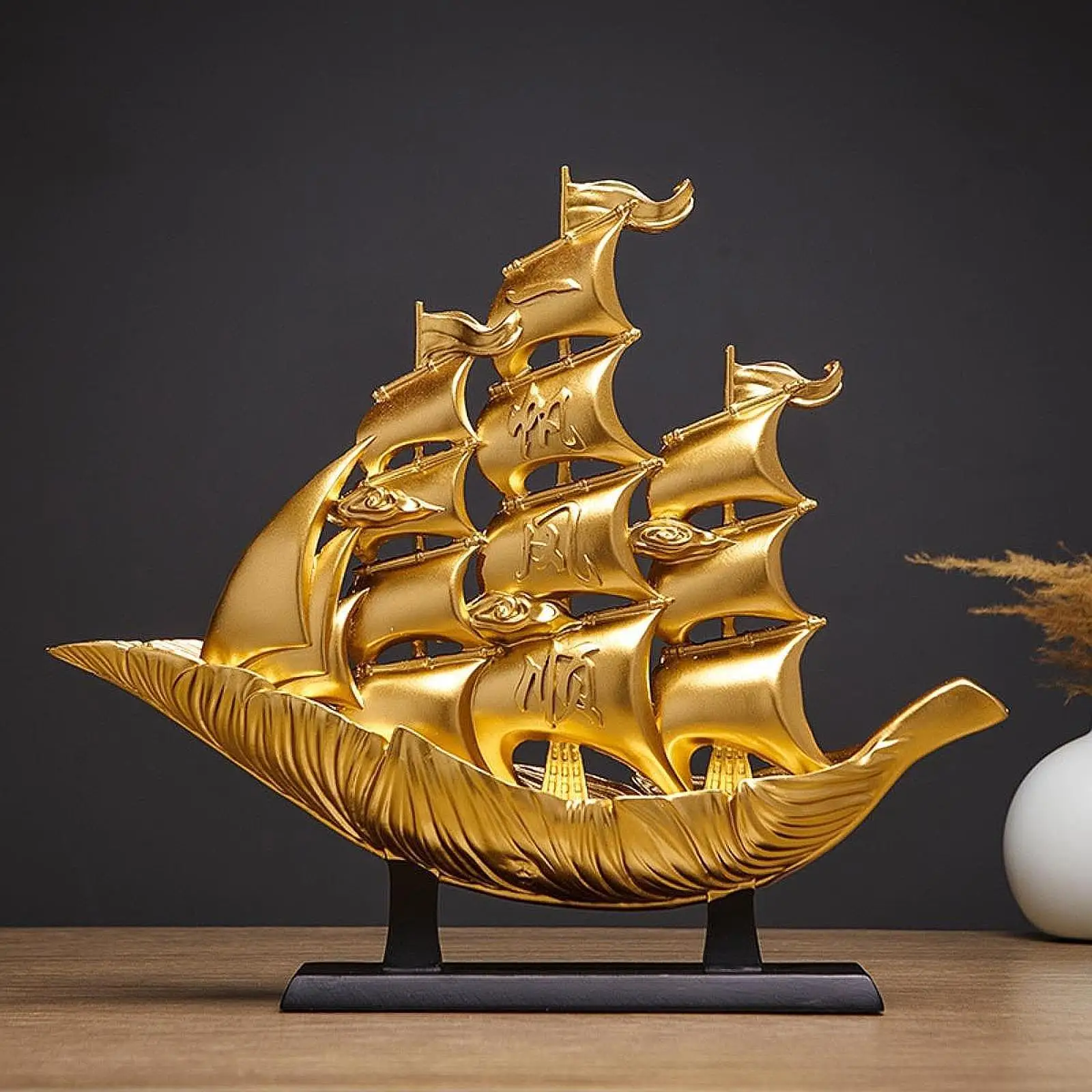 Sailing Boat Decor Artwork Bookshelf Anniversary Gift Sculpture Table Centerpiece Collectible Crafts Ornament Ship Model Decor