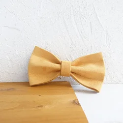 Pajarita para perro de terciopelo amarillo desmontable en collar