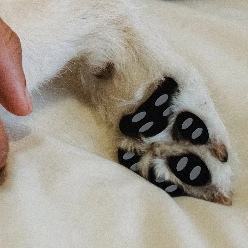 Parche antideslizante para pies para perros de tipo separado, zapatos autoadhesivos con aislamiento térmico, botines, calcetines, mejora el soporte de los perros mayores - imagen 3