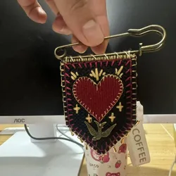 Bolsillo de protección de esperanza • Pin de protección bordado a mano • Contiene notas de amor/broche talismán