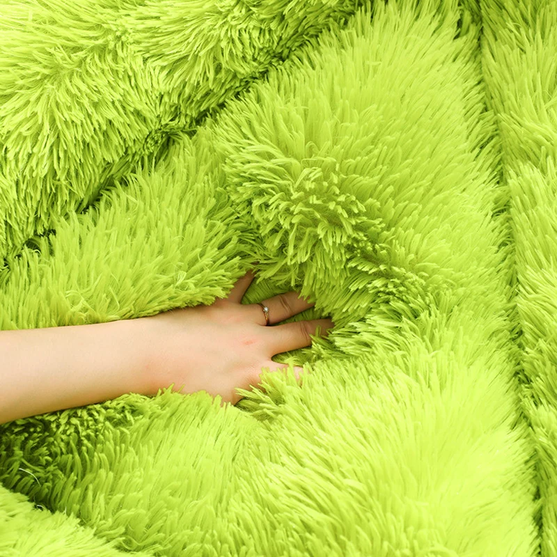 Cama redonda y esponjosa para mascotas, cojín de felpa suave y calmante, forma triangular, autocalentable, para interiores - imagen 5