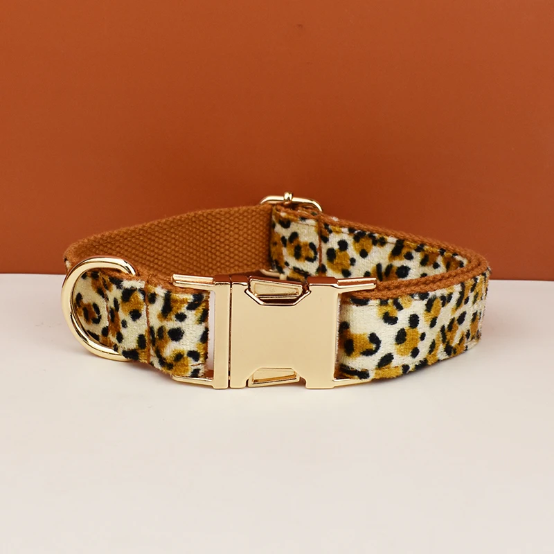 Recién llegado, logotipo de diseñador personalizado, estampado de leopardo en Base marrón, Collar de perro de algodón suave, correas, arnés, bolsa para caca, soporte Animal 01 - imagen 4