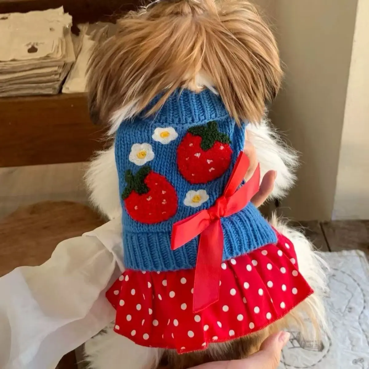 Vestido suéter de punto para perro pequeño y gato, abrigo para mascota estilo princesa con lazo de fresa para otoño e invierno, cálido y suave para cachorros pequeños - imagen 5