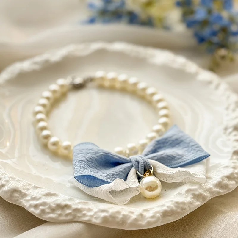 Collar elegante con perlas y mariposa para perros y gatos - imagen 2