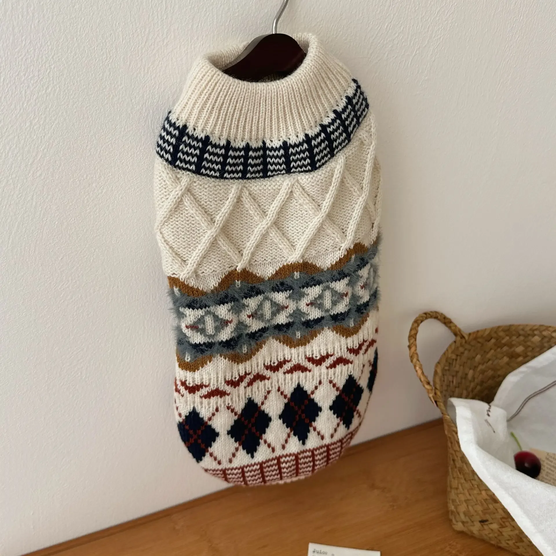 Ropa de otoño e invierno para mascotas, suéteres de punto a rayas con estampado de diamantes para perros pequeños, ropa para cachorros - imagen 4