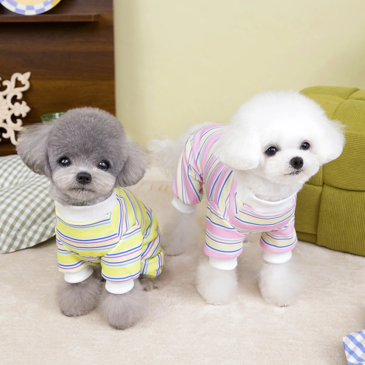 Pijamas para perros pequeños a rayas de colores, mono suave y elástico para cachorros de 4 patas, ropa ligera y transpirable con estampado deportivo - imagen 5