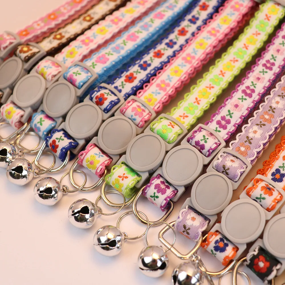 Collar de gato bordado floral con campana - Collar de seguridad de encaje ajustable para gatitos, collar retro hecho a mano para mascotas