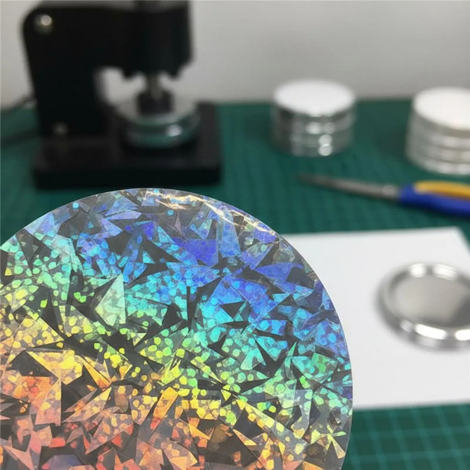 Foil holográfico para pins de mascotas – Disco laminado 75 mm - imagen 5