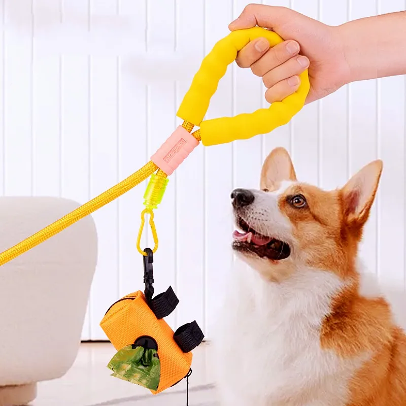 Dispensador de bolsas para caca de perro, soporte colgante para bolsas de caca de perro, soporte para bolsas de aseo para perros, dispensador de bolsas de basura para caminar, suministros para mascotas - imagen 2