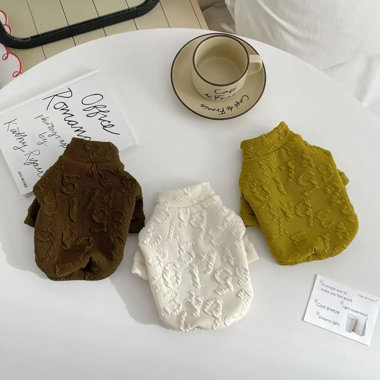 Chaleco de cuello alto para mascotas, sudadera de manga larga con letras, camisa Base fina suave y transpirable con protección solar, ropa para cachorros, primavera y verano - imagen 3