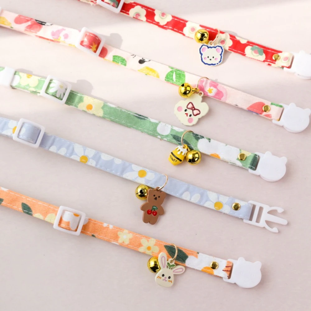 Collar con oso para gatos y perros, cascabel y hebilla segura - imagen 3