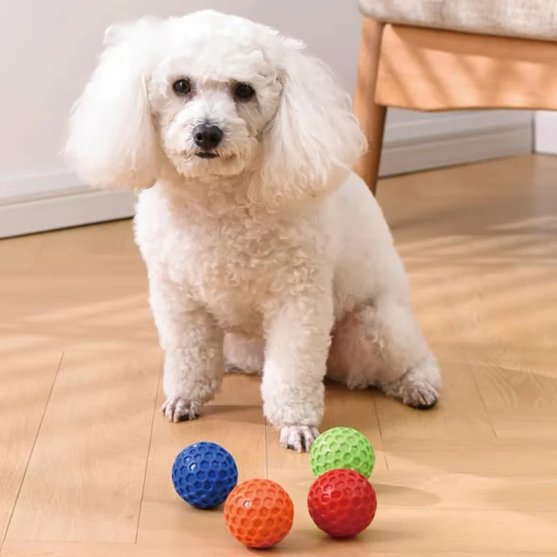 2 uds juguetes indestructibles para perros chirriantes, bolas interactivas para perros, pelota de goma Natural para cachorros, juguetes para masticar para perros, Color aleatorio