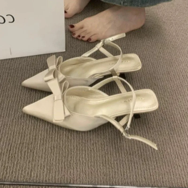 Sandalias de satén con lazo para mujer – Elegantes con tira trasera