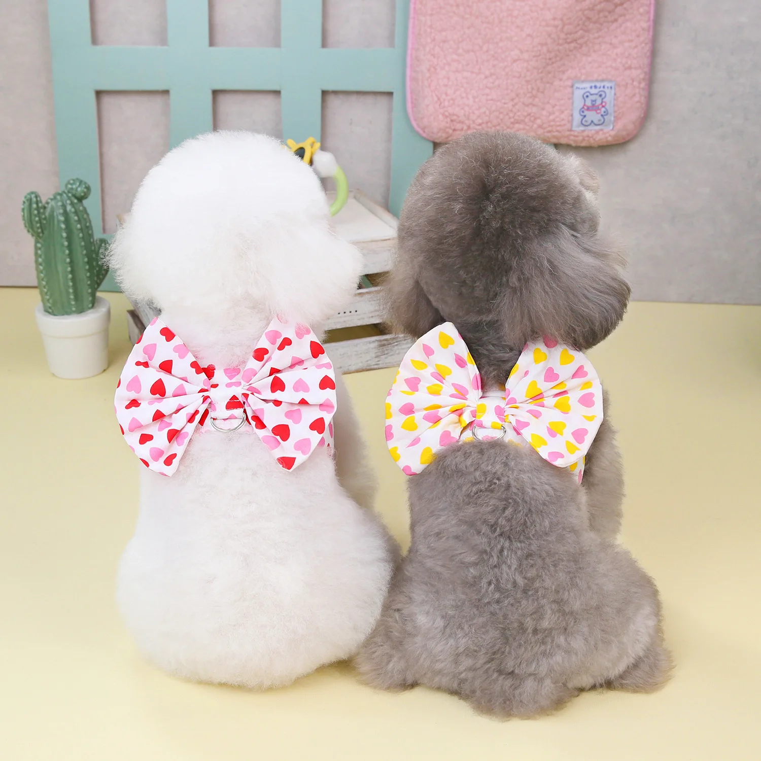 Conjunto de cuerda de tracción con lazo de amor para mascotas, ropa de primavera para perros, ropa para gatos Schnauzer de peluche, Collar para perros con pecho y espalda