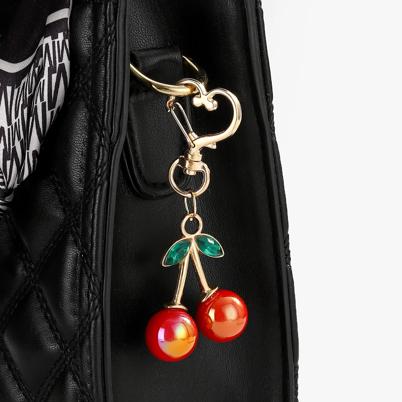 Vibrant Cherry Charm Keychain - Sparkling Resin & Alloy Accessory with Clip for Bags, Purses, and Backpacks - Stylish - imagen 3