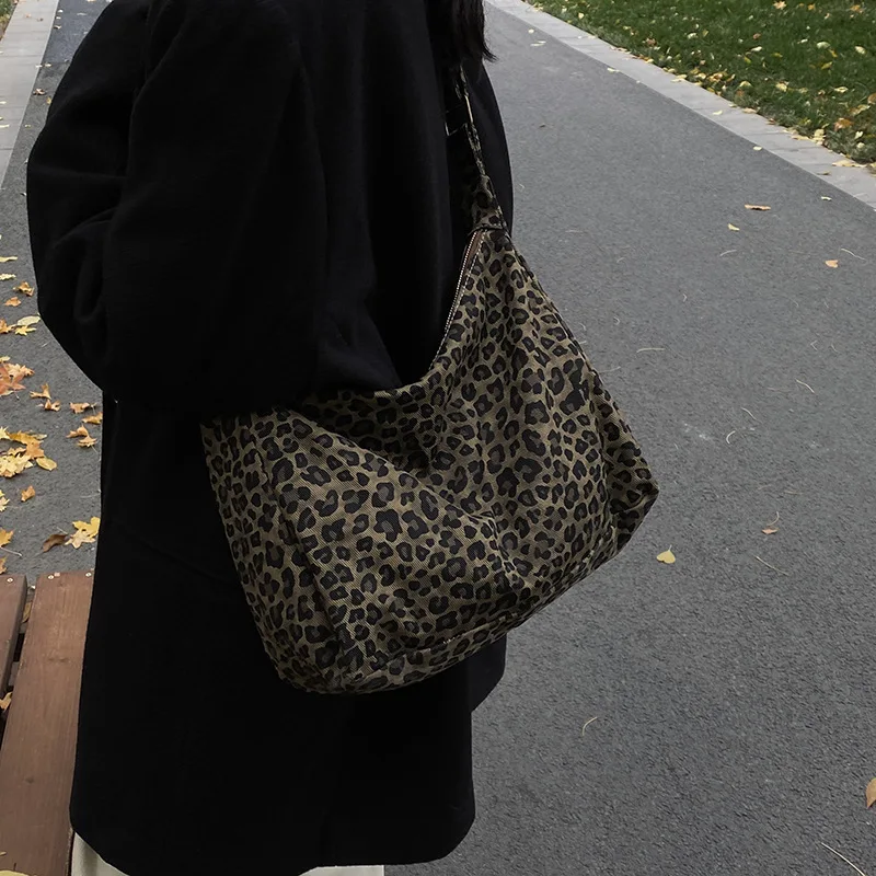 Bolso de hombro de mujer de textil suave informal a la moda, bolso cruzado Retro femenino con estampado de leopardo de gran capacidad para salidas de viaje - imagen 2