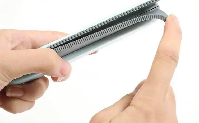 Cepillo Gatos Silicona Masaje - uso en gato