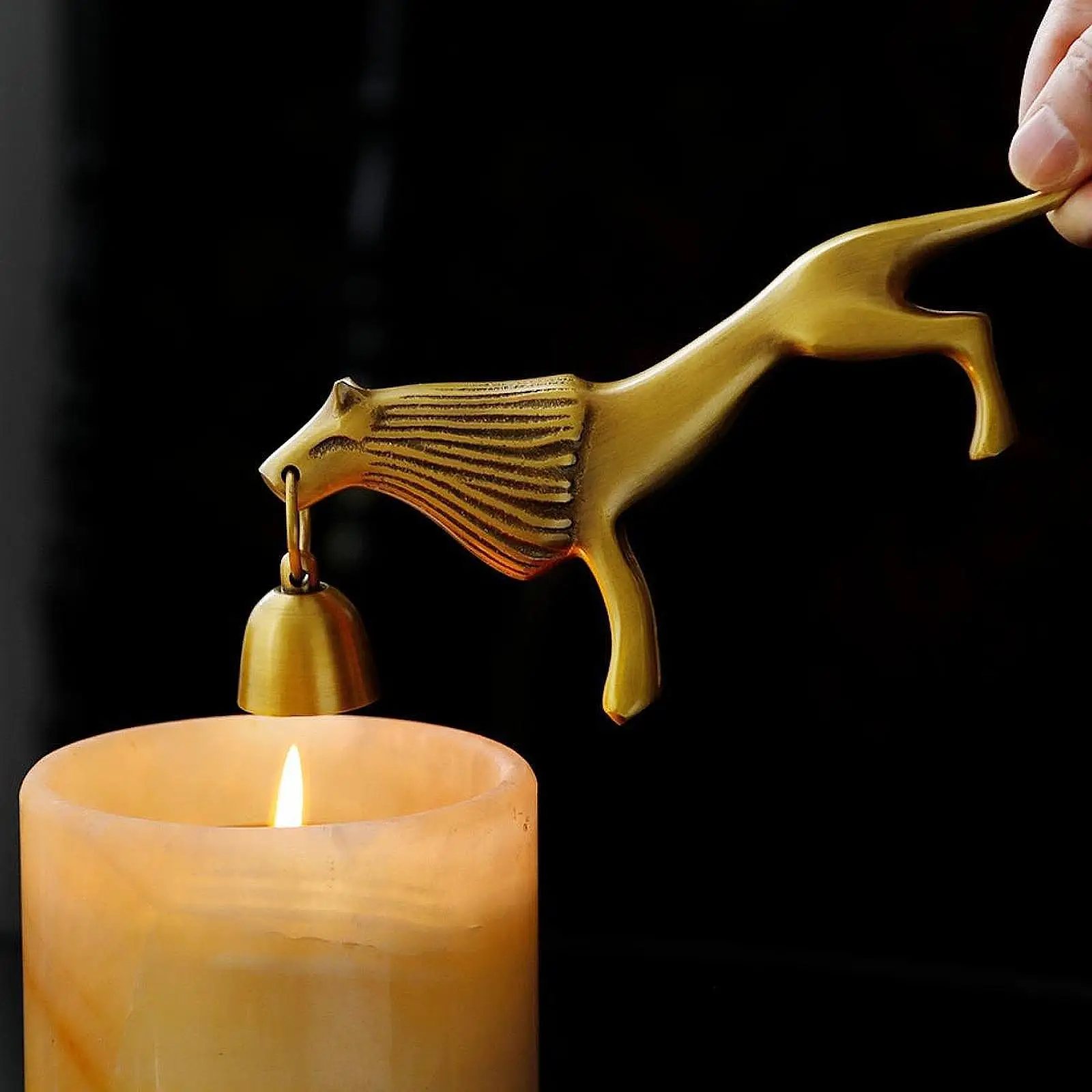 Candelabros de latón con forma de León de Navidad, accesorios de adorno de escritorio con campana, tapón de vela de escultura decorativa versátil - imagen 4