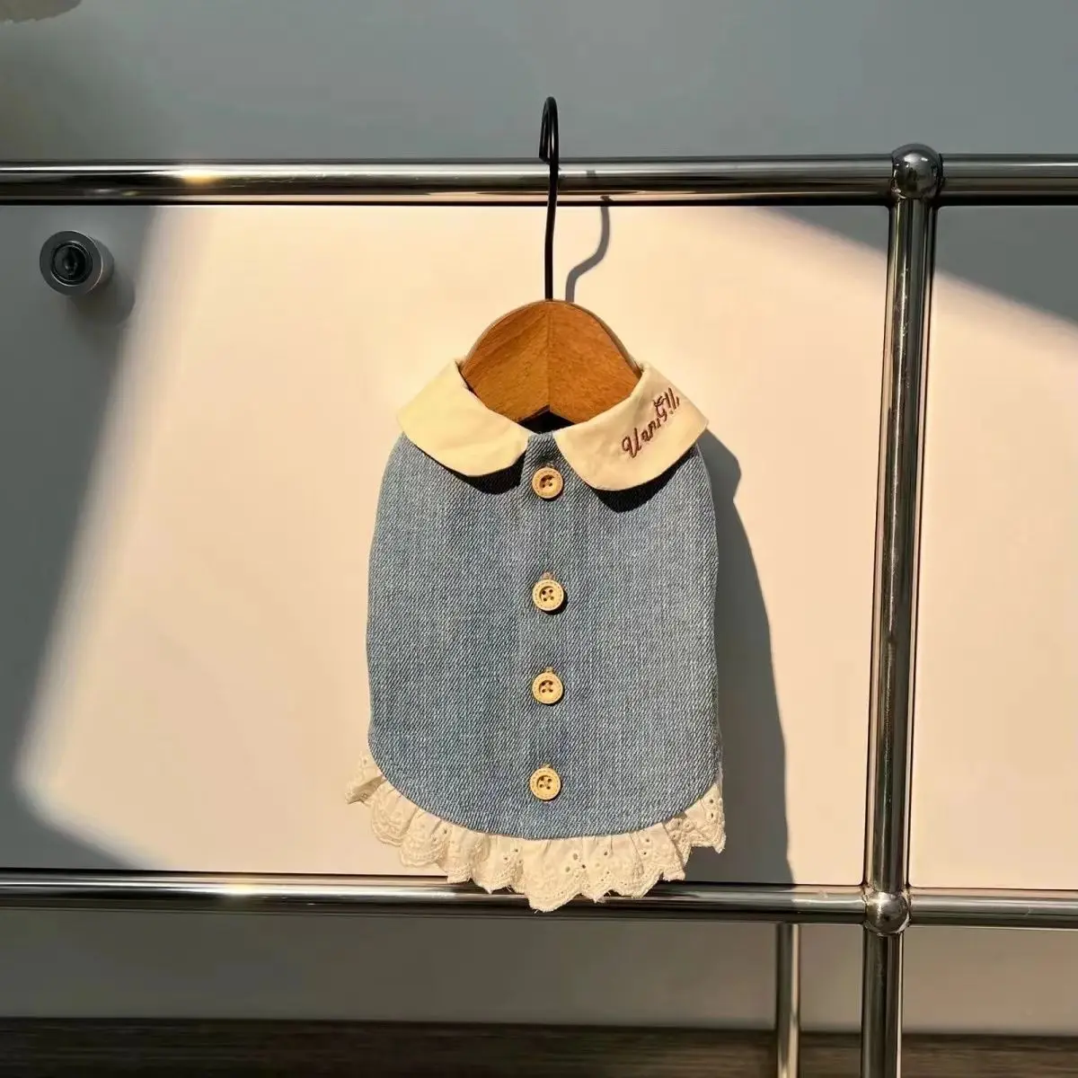 Ropa para mascotas estilo ins para primavera/verano, faldas con solapa bordadas de tela fina para perros pequeños y gatos, trajes cómodos de moda