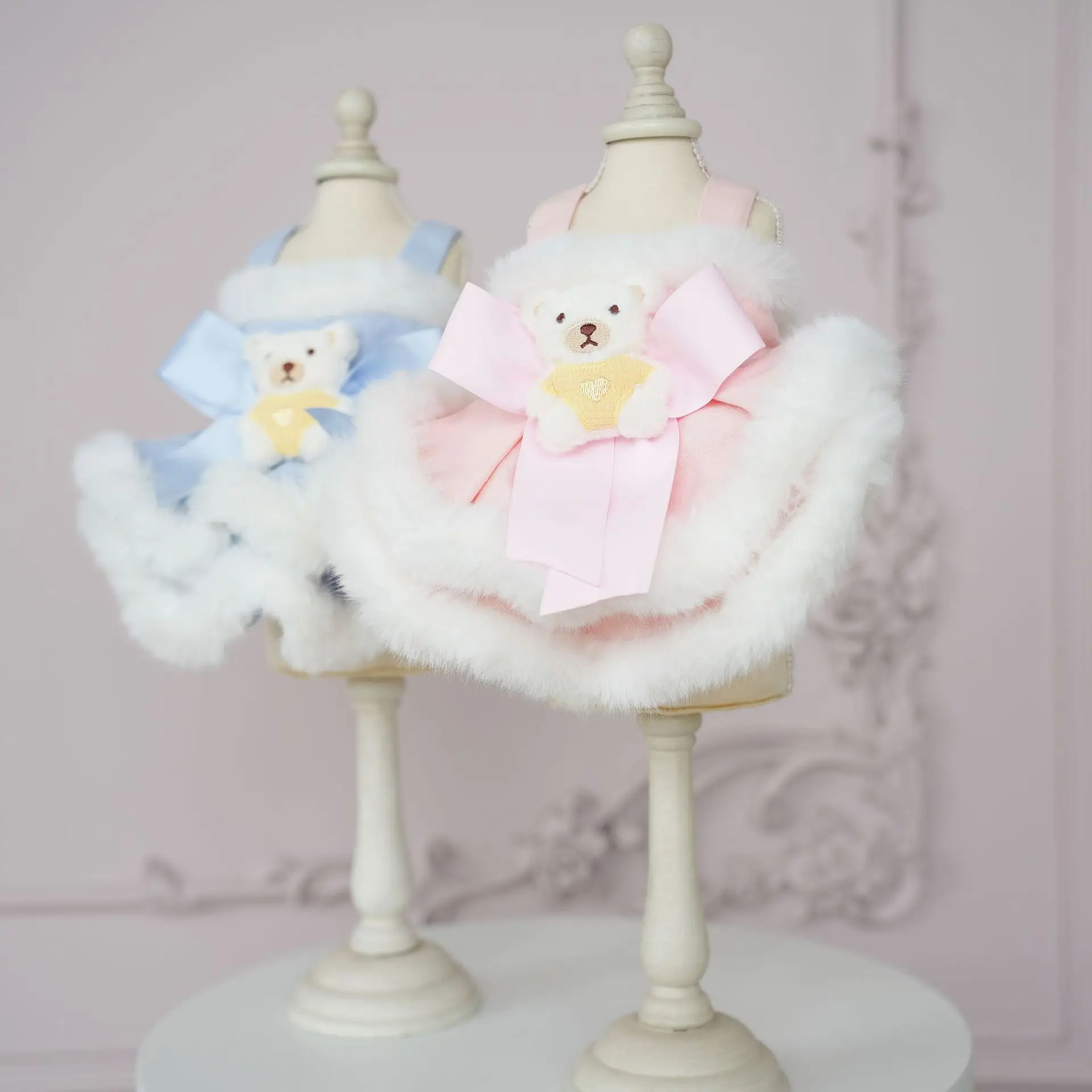 Vestido de tirantes de encaje de felpa para mascotas, abrigo de oso lindo, falda de oso de lana, ropa de cachorro de oso de peluche para perros pequeños, Otoño e Invierno - imagen 2