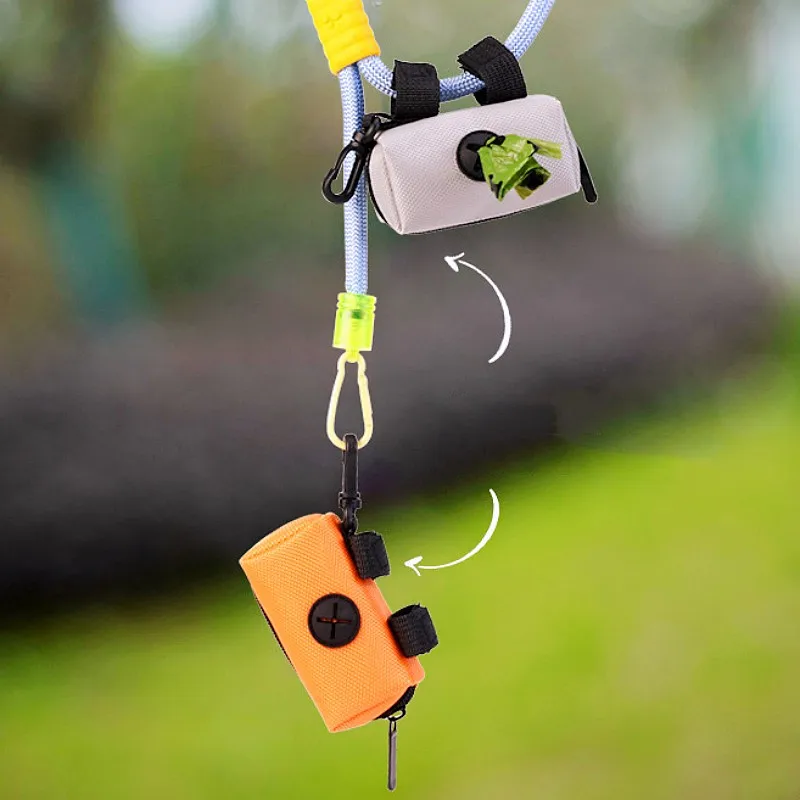 Dispensador de bolsas para caca de perro, soporte colgante para bolsas de caca de perro, soporte para bolsas de aseo para perros, dispensador de bolsas de basura para caminar, suministros para mascotas - imagen 3