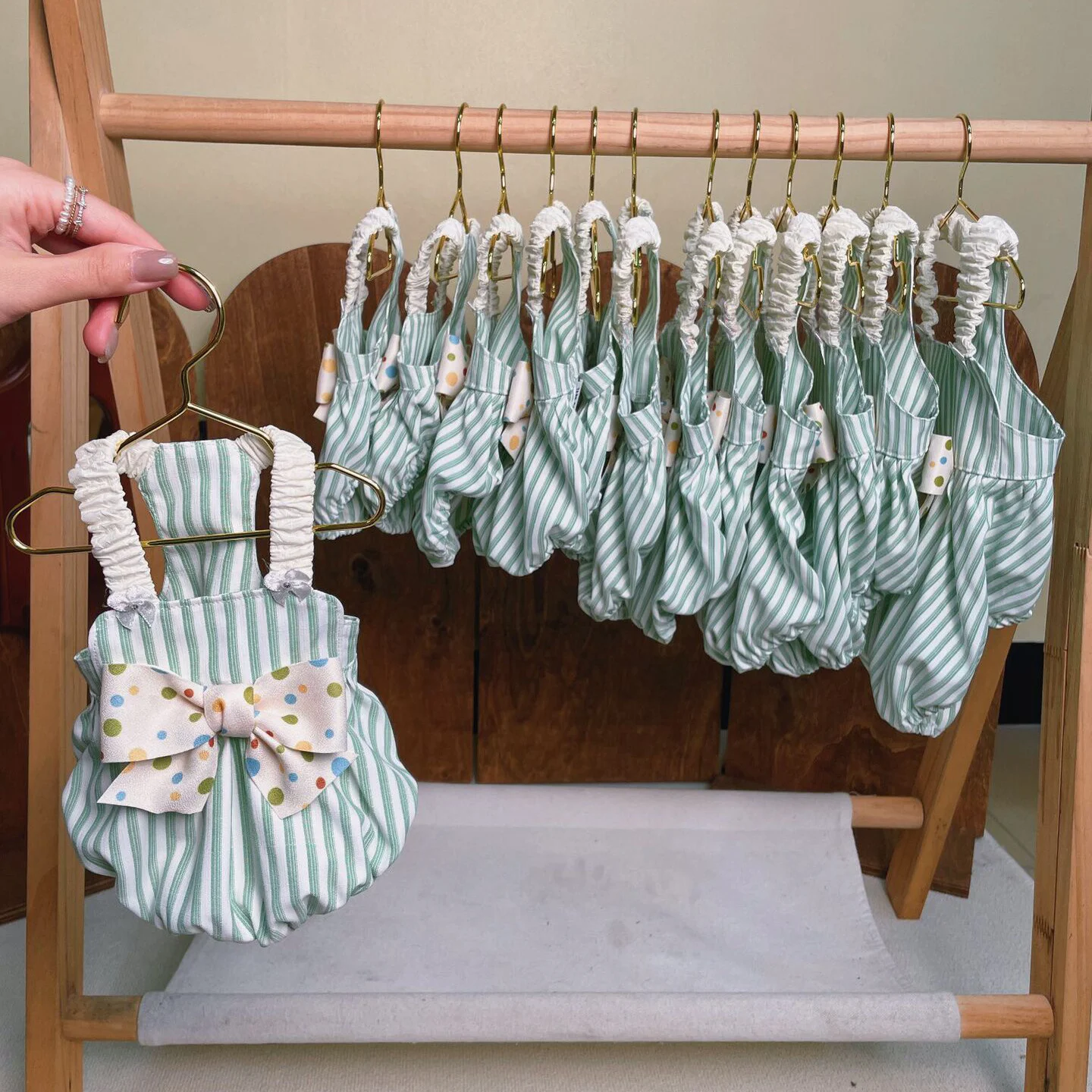 Ropa de primavera para mascotas, falda con tirantes a rayas Ins con lazo, falda para gato de peluche, falda para perro pequeño maltés, ropa para perros pequeños - imagen 5