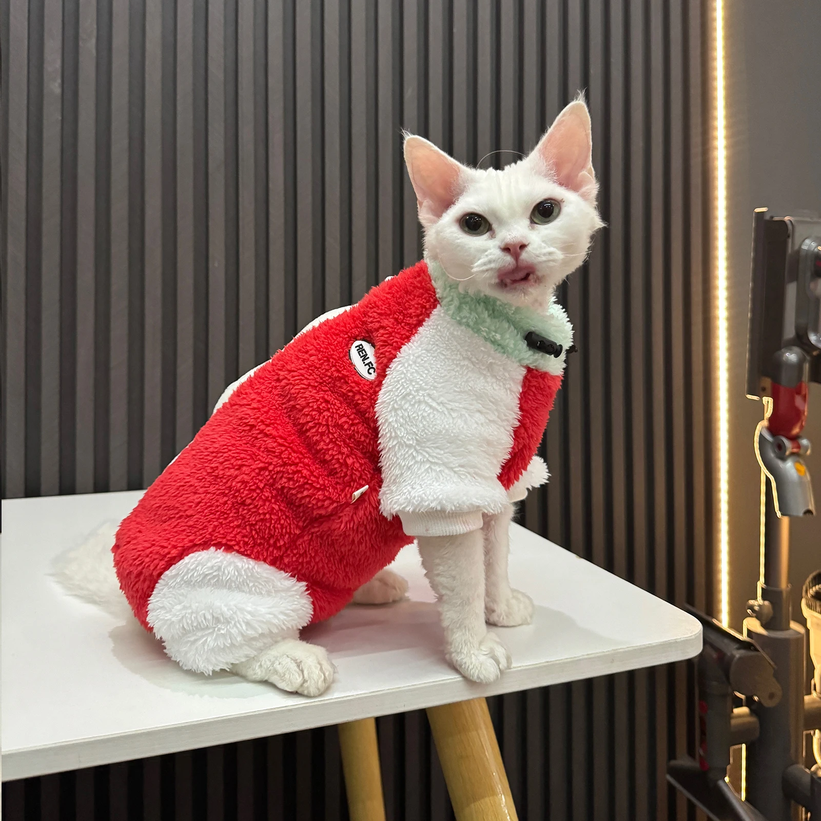 Suéter rojo de lujo para gato Sphynx, forro polar de cordero cálido, abrigo grueso de manga larga para Devon Rex, pijamas suaves y cálidos para gatos - imagen 3