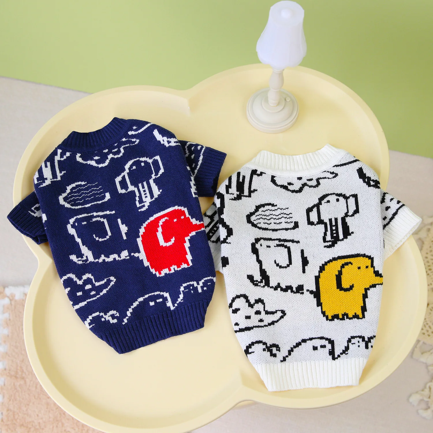 Nueva ropa de otoño e invierno para mascotas, suéter de gato con elefante de dibujos animados, suéter con gradiente dorado, ropa antipérdida de cabello con botones para mascotas - imagen 3