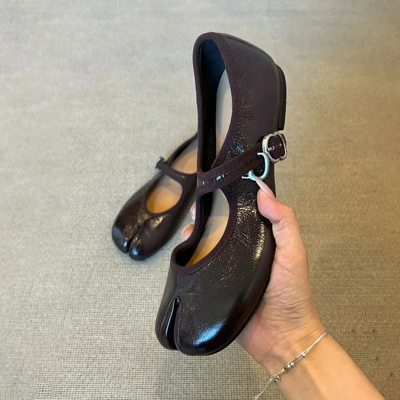 Zapatos Mary Jane de cuero cómodos para perros en paseos - imagen 5